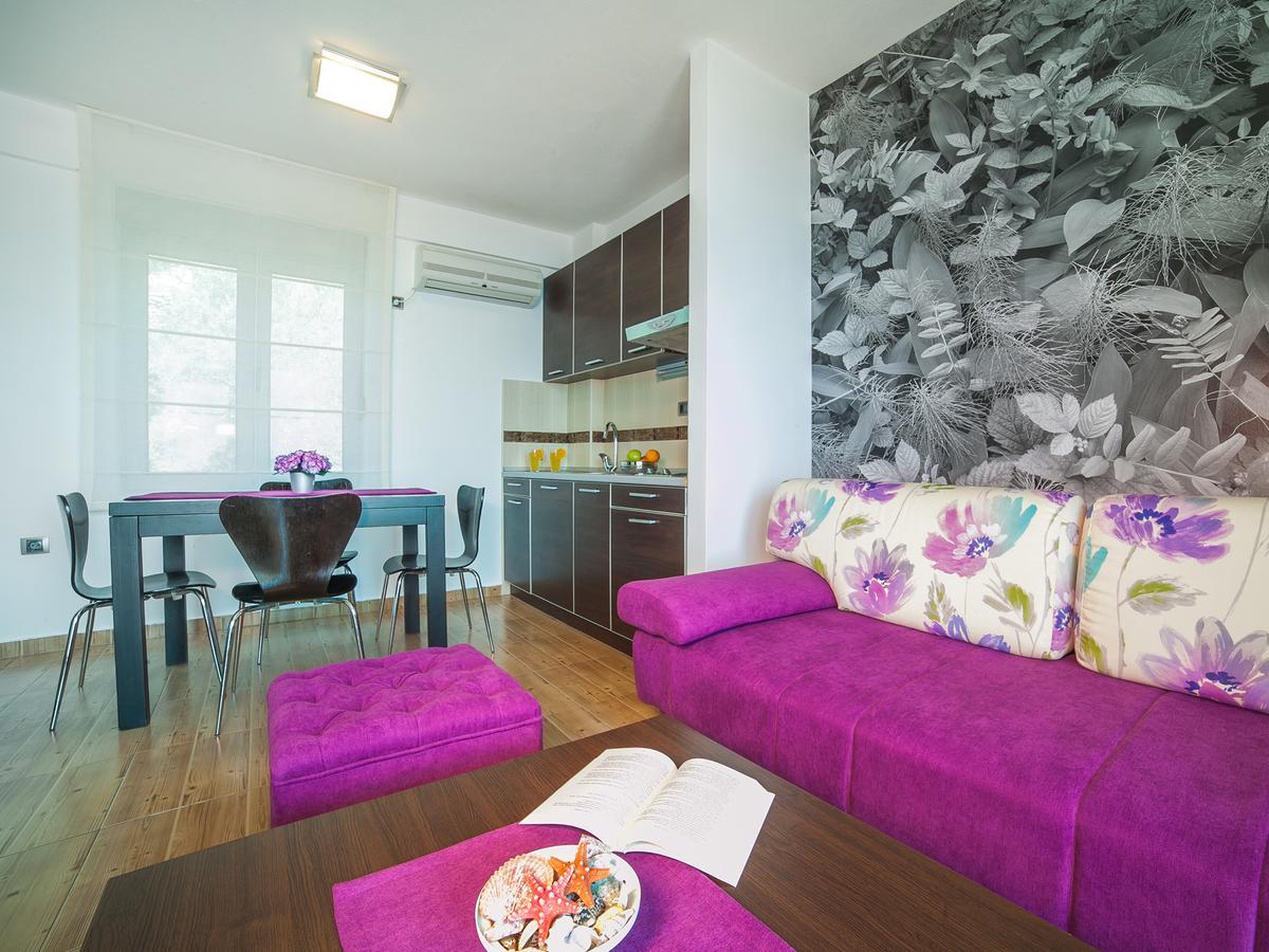 Apartments Raymond สเวติ สเตฟาน ภายนอก รูปภาพ